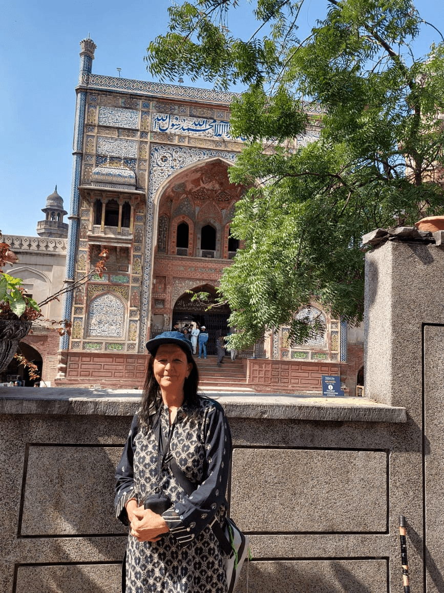 pkz _ anwar _ ellen in lahore.png